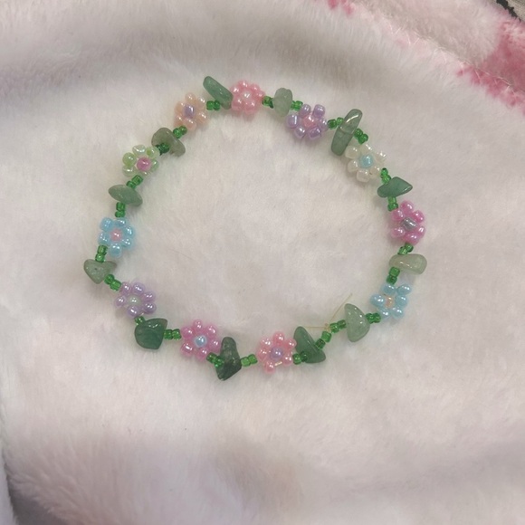 🩵3/$20🩵 Handmade daisy chain beaded bracelet with aventurine stones - Picture 3 of 3